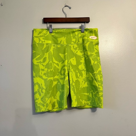 NWT Nike one luxe icon clash bike shorts green printed mid rise large - Picture 3 of 9